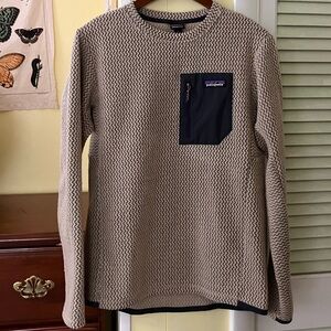 Nearly New Patagonia Men’s R1 Air Crew Fleece in Oar Tan